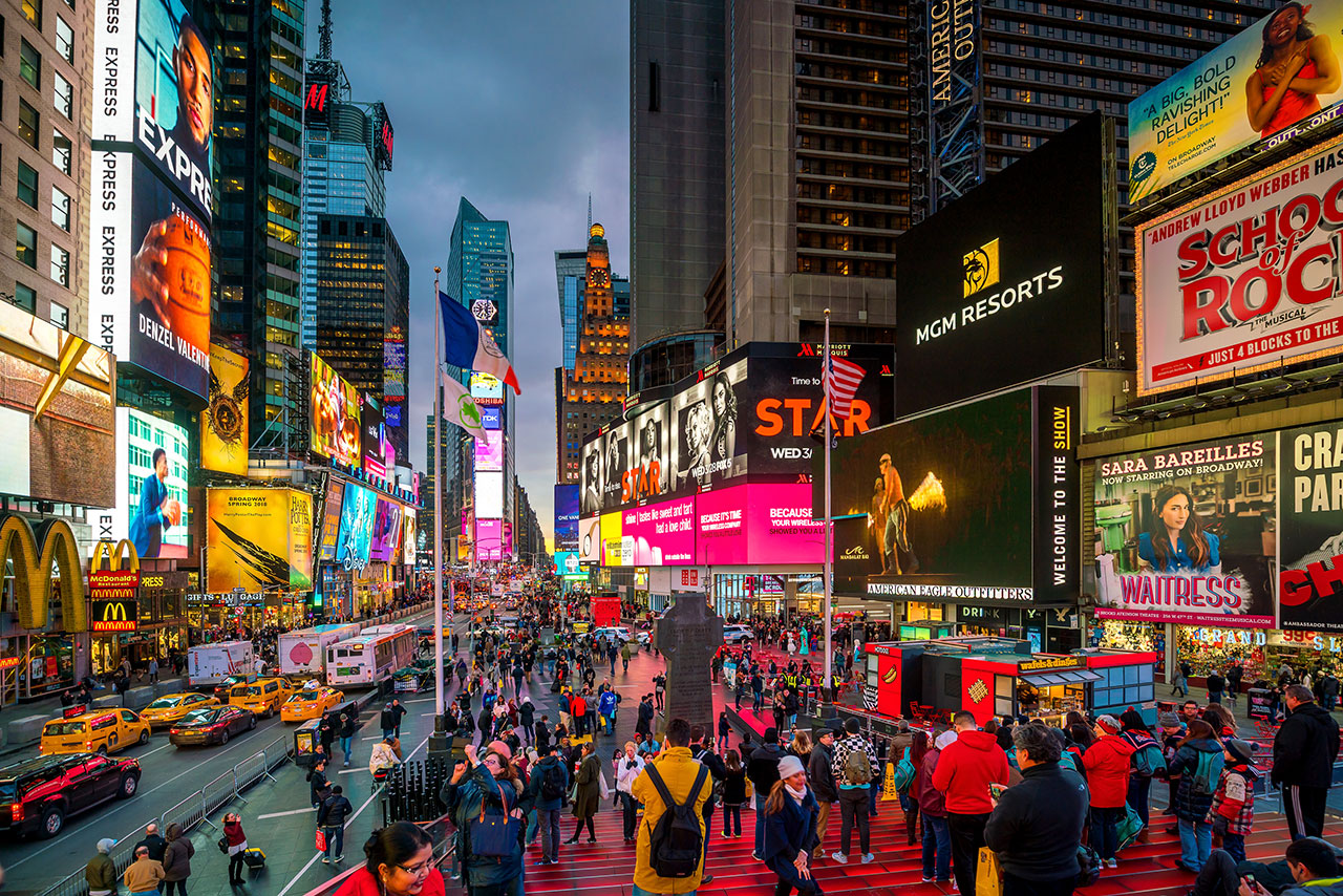 Como Uma Viagem Pode Impactar Positivamente no Aprendizado de Idiomas (visão da Times Square em NY)