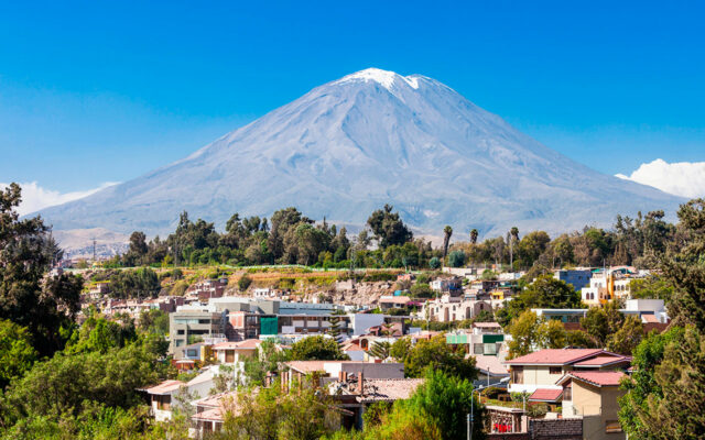 Arequipa, também conhecida como cidade branca, é o local onde fica o vulcão Misti