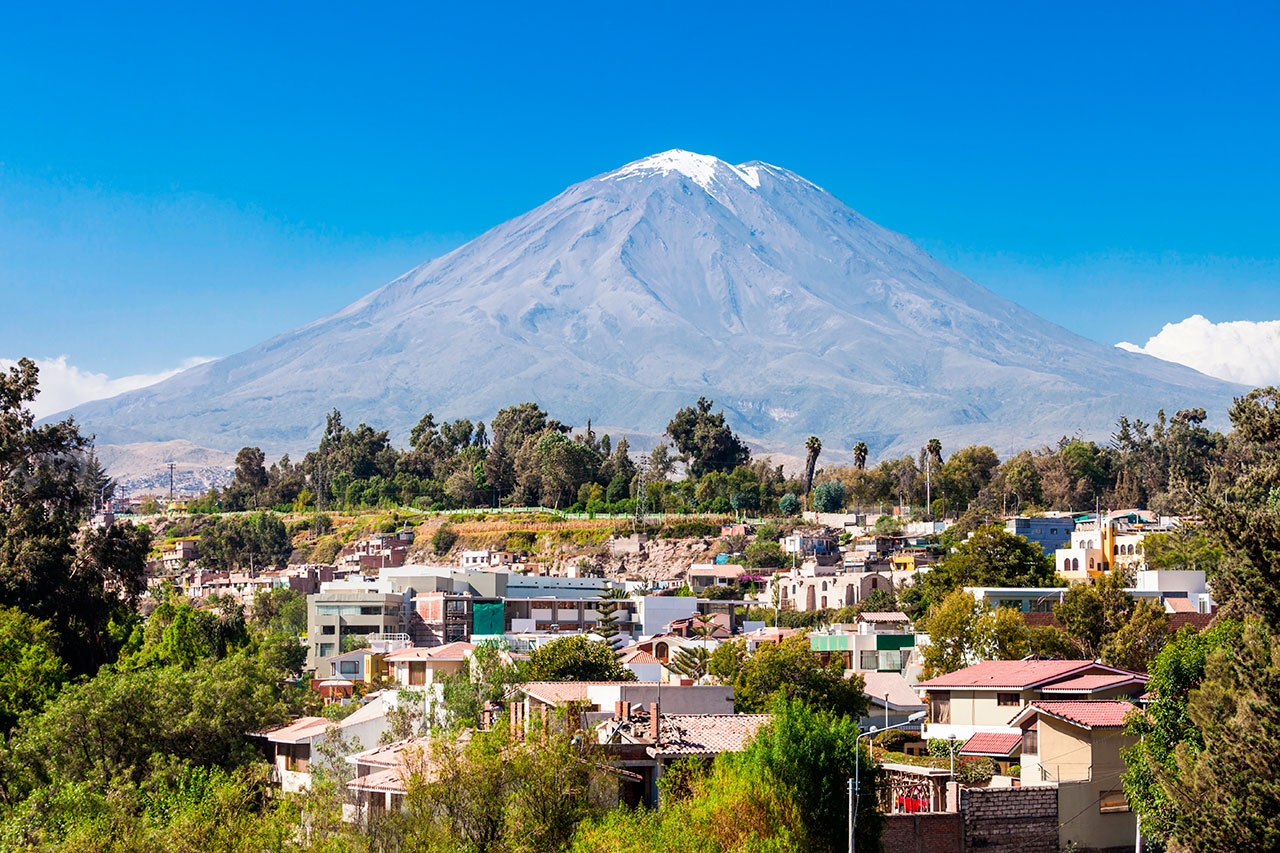 Arequipa, também conhecida como cidade branca, é o local onde fica o vulcão Misti