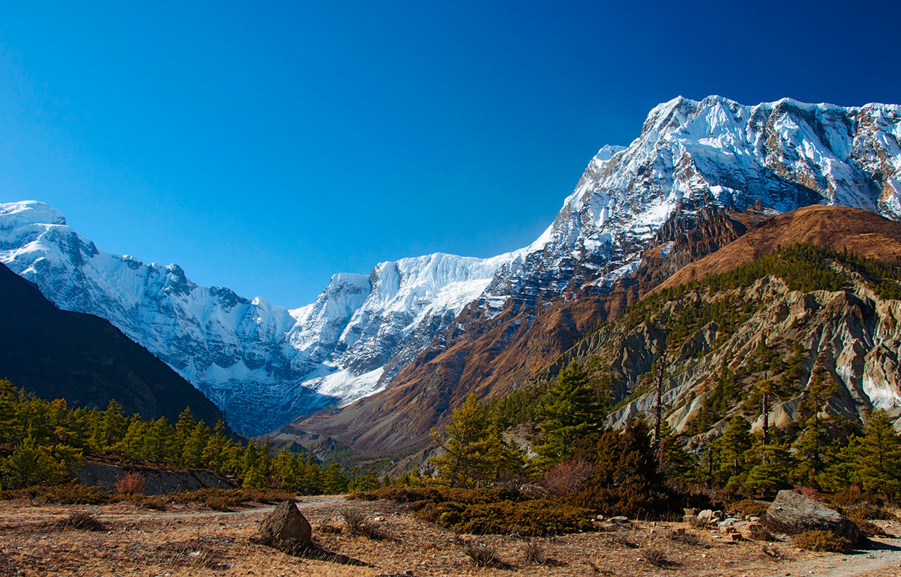 Linda vista sobre a montanha de Annapurna no Nepal