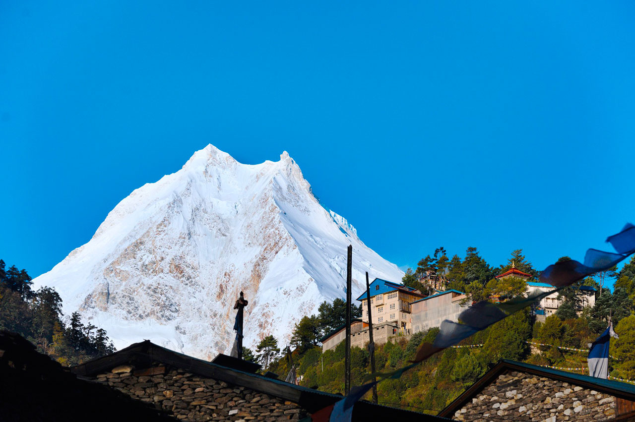 Linda vista do Monte Himalaia no Circuito Manaslu